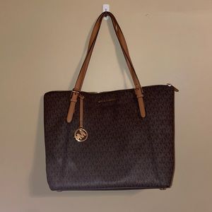 Michael Kors logo tote with zipper. Pocket on front and back.EUC.